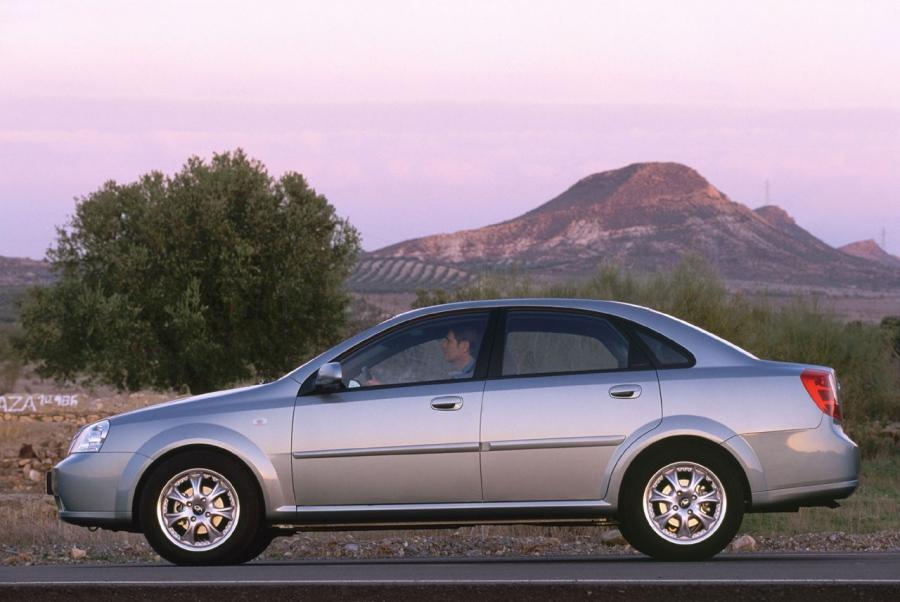  Daewoo Nubira 2003 года  (фото 8 из 19)